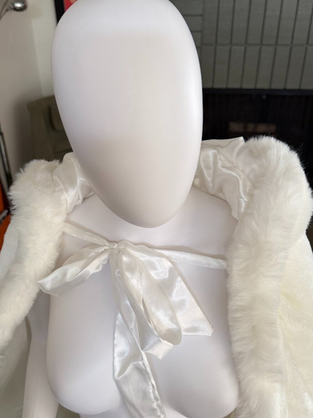 LUX Ivory Faux Fur Hooded Cape Cloak Extra Long Costume Cosplay or Bridal - Picture 12 of 15